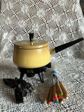 Vintage Harvest Yellow Chilton Electric Fondue Set, Groovy, MCM, Party Supplies